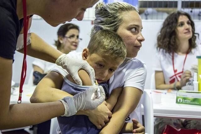 Χριστίνα Ψαρρά, συντονίστρια ομάδας έρευνας και διάσωσης στον Μόλυβο της Λέσβου την περίοδο 2015-2016. Σήμερα είναι υπεύθυνη της Μονάδας Επιχειρησιακής Έρευνας των Γιατρών Χωρίς Σύνορα, με έδρα τις Βρυξέλλες. 