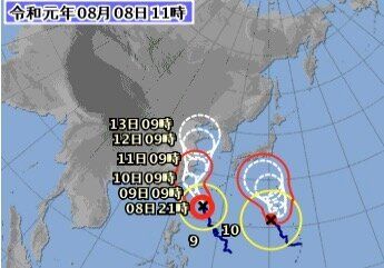 2つの台風の進路予報