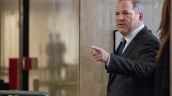 Un juez prohíbe a Harvey Weinstein viajar a