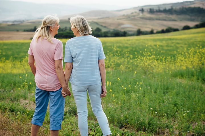 Lorsqu’en 2005, le mariage civil pour les personnes de même sexe est légalisé au Canada, Denise est âgée de 56 ans.