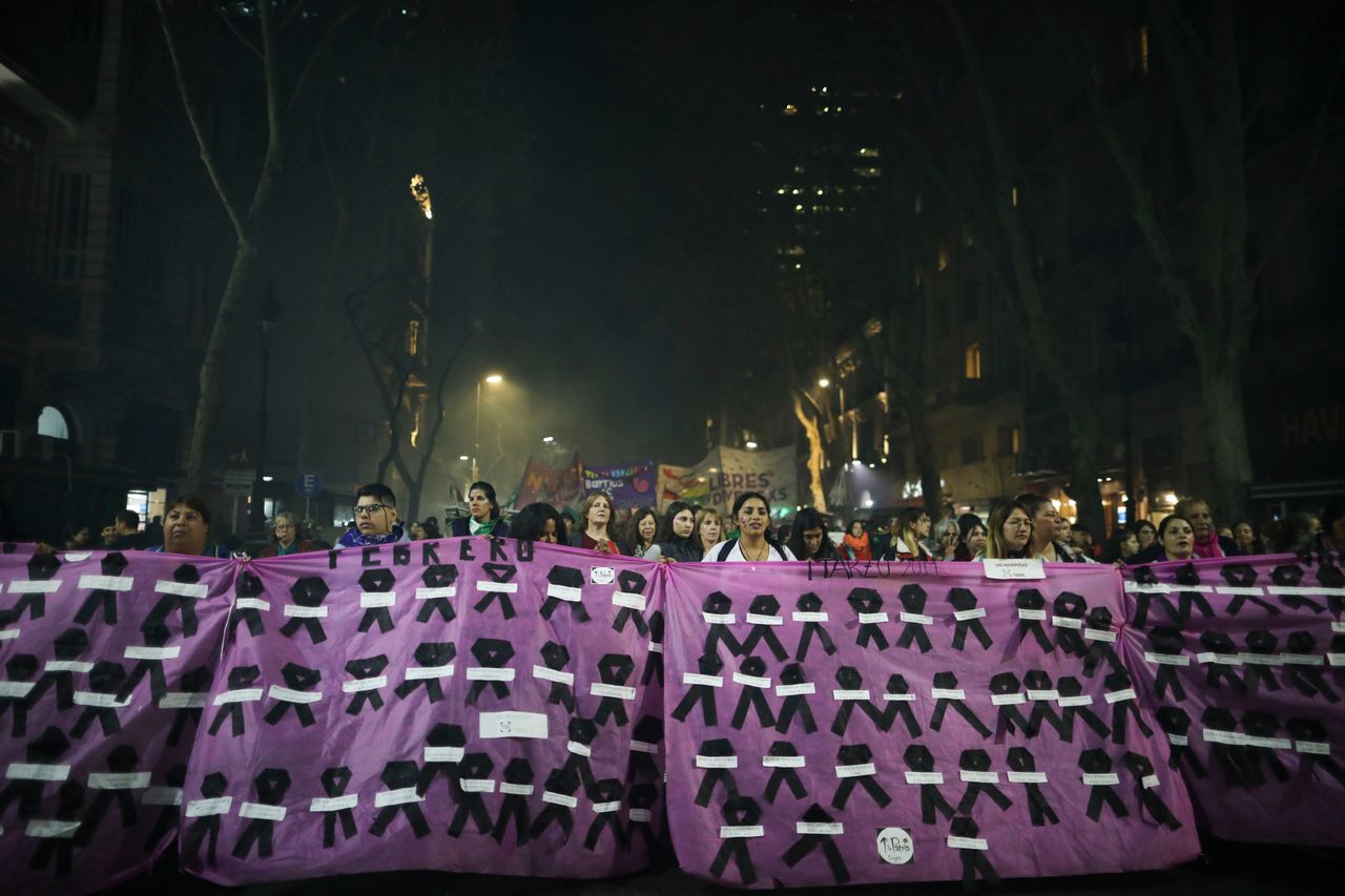 Γυναίκες διαδηλώνουν ενάντια στην έμφυλη βία την άνοιξη του 2019 στο Μπουένος Άιρες