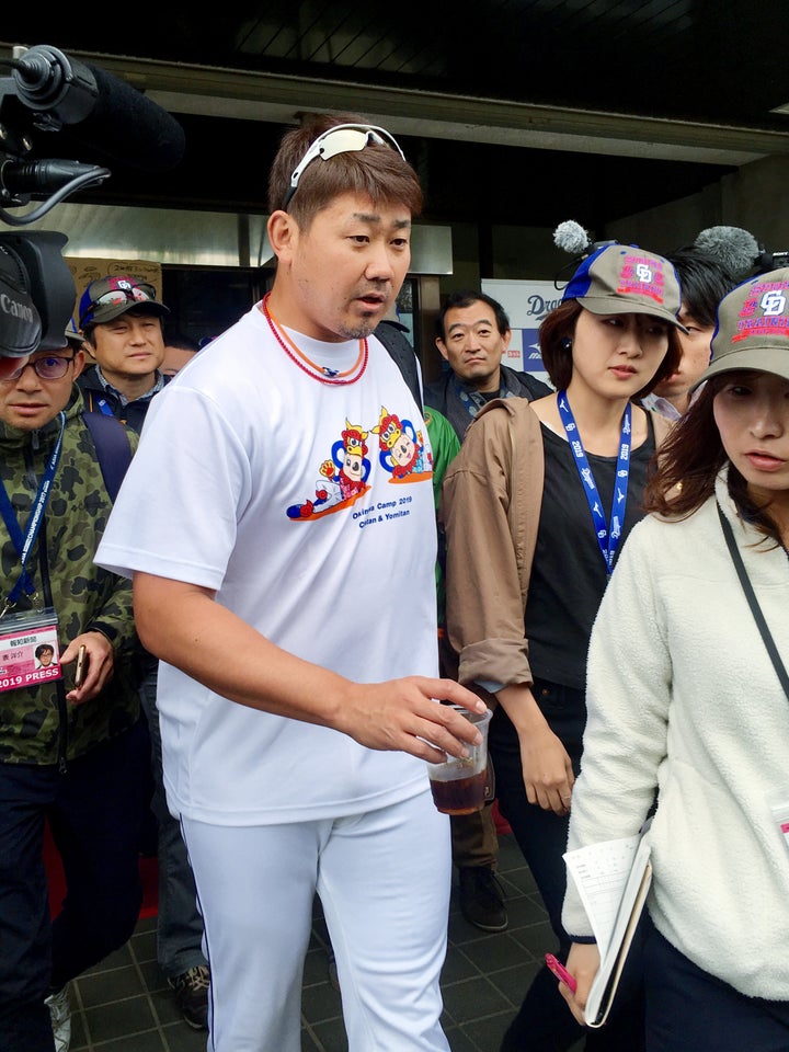 球場を後にする中日の松坂大輔投手＝2月12日、沖縄・北谷公園野球場