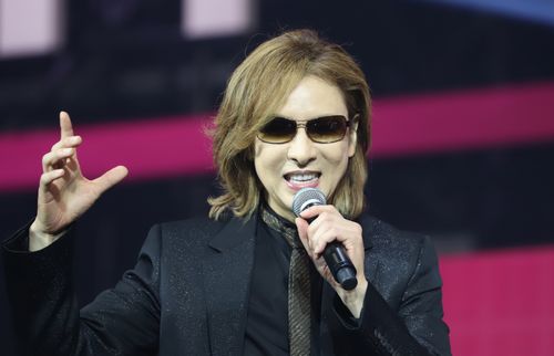 YOSHIKIさん、ファンとの握手で右手首の状態悪化 「アーティストの手に触れる時は優しくね」呼びかける | ハフポスト NEWS