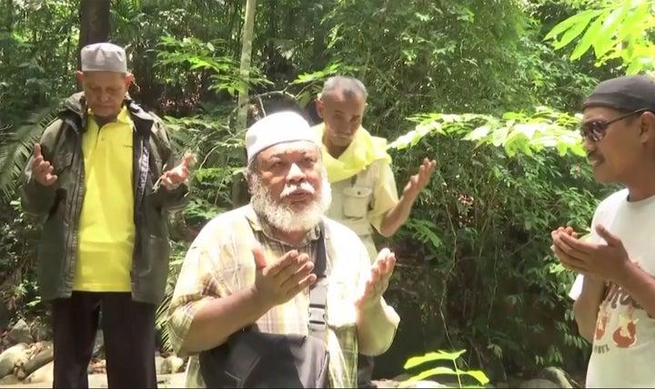 A Malaysian shaman performed rituals for the missing schoolgirl on August 12