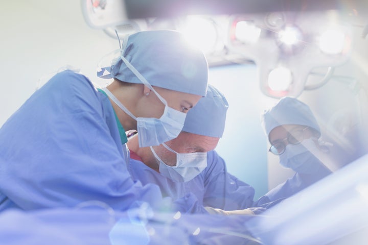 Deux cardiologues ont été nécessaires pour mener à bien la transplantation de Doris.