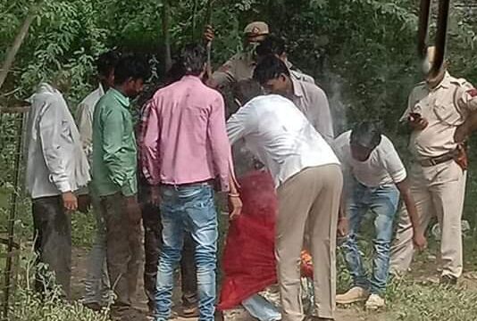 The demolition squad of the DDA along with security forces removing the idol of Guru Ravidas from the temple area in Tuglaqabad on August 10. 