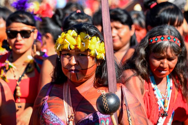 Mulheres indígenas marcham por 