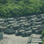 香港との境界に中国人民武装警察の部隊が集結。装甲車や武装警官が行進、アメリカは強く牽制。