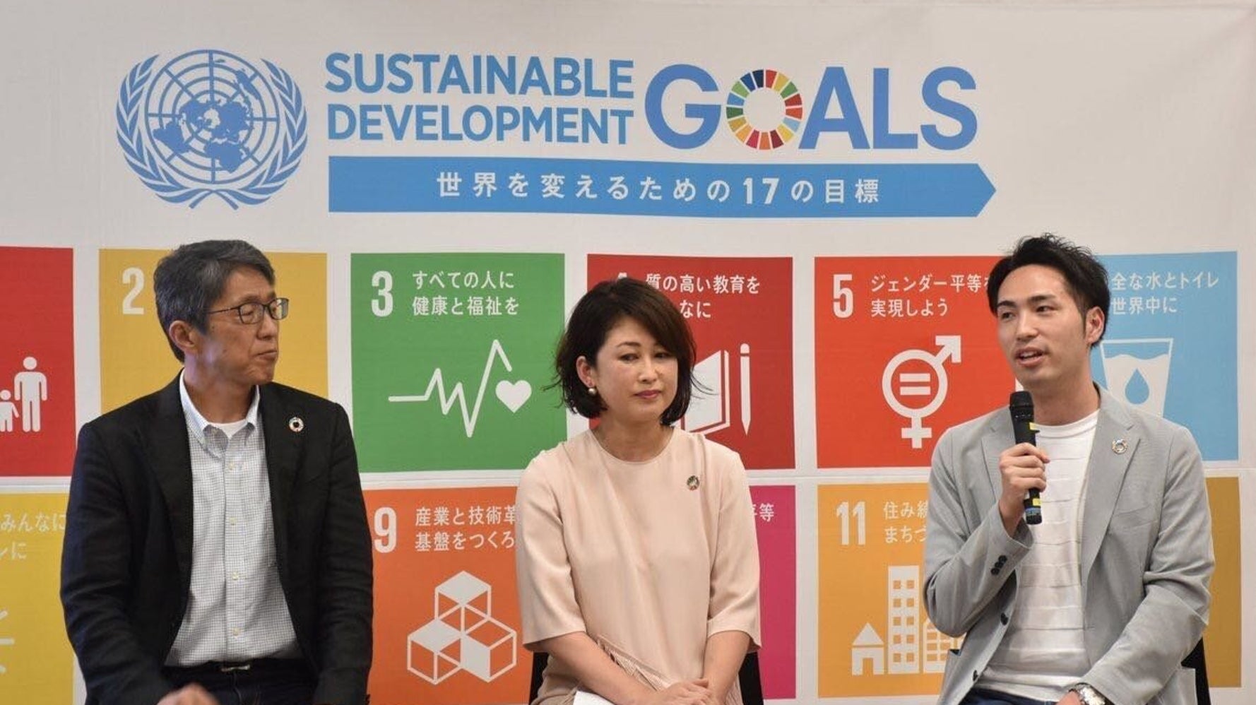 年間100万トンもの服が捨てられている 環境問題のカギは アパレル産業 ハフポスト Life 年間100万トンもの服が捨てられている 環境問題のカギは アパレル産業 ハフポスト Life