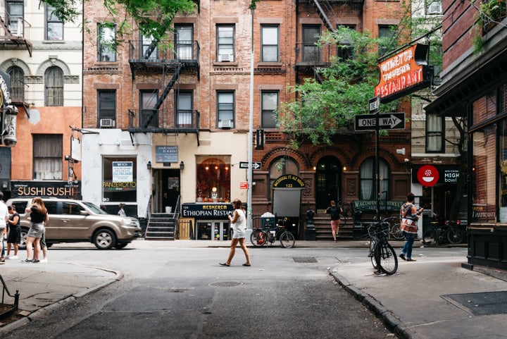 Quand son père est mort, Morgan Enos habitait à New York.