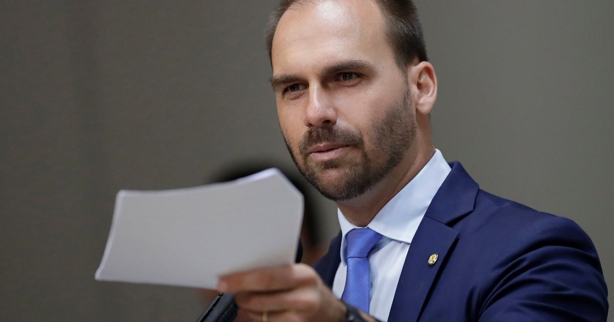 Por Eduardo embaixador, Bolsonaro oferece cargos e orçamento bilionário a senadores