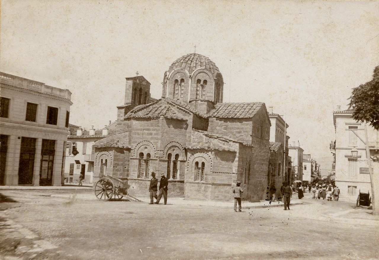 Το εκκλησάκι τον Αγίων Θεοδώρων, το 1893.