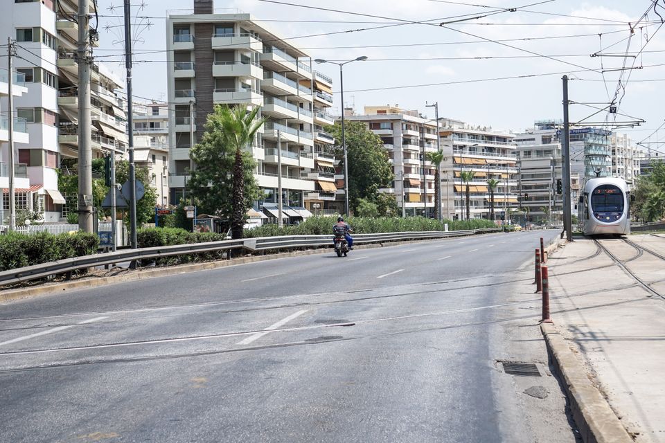 Άδεια η Αθήνα - Φωτογραφίες από την απολαυστικά έρημη