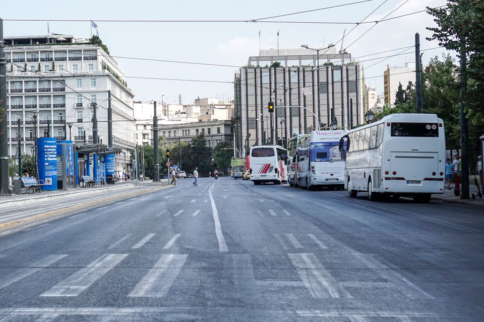 Άδεια η Αθήνα - Φωτογραφίες από την απολαυστικά έρημη