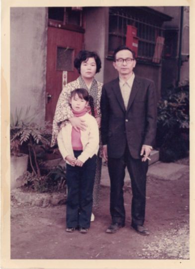 左：母・タイ子さん 中央：昭子さん 右：昭三さん
