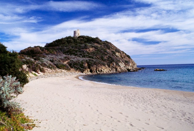 En Sardaigne Des Francais Arretes Pour Vol De Sable Le Huffpost