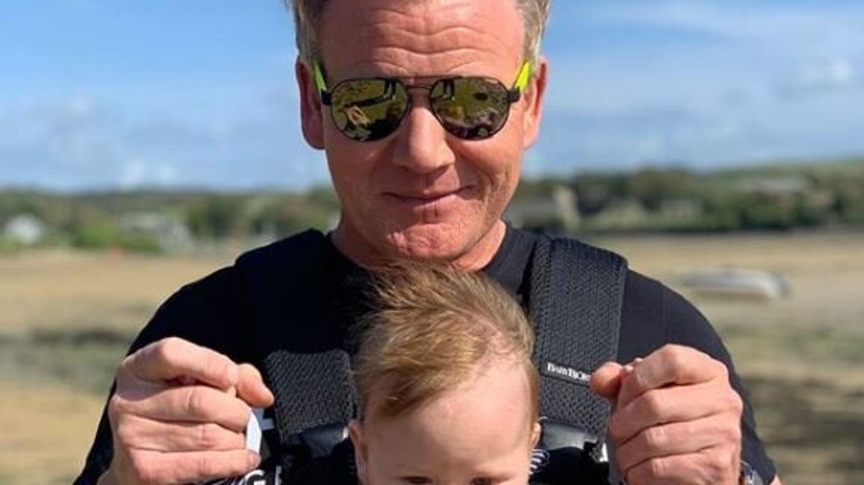 e un gordon ramsay in miniatura lo chef posta la tenera foto del figlio oscar e fa impazzire i fan l huffpost