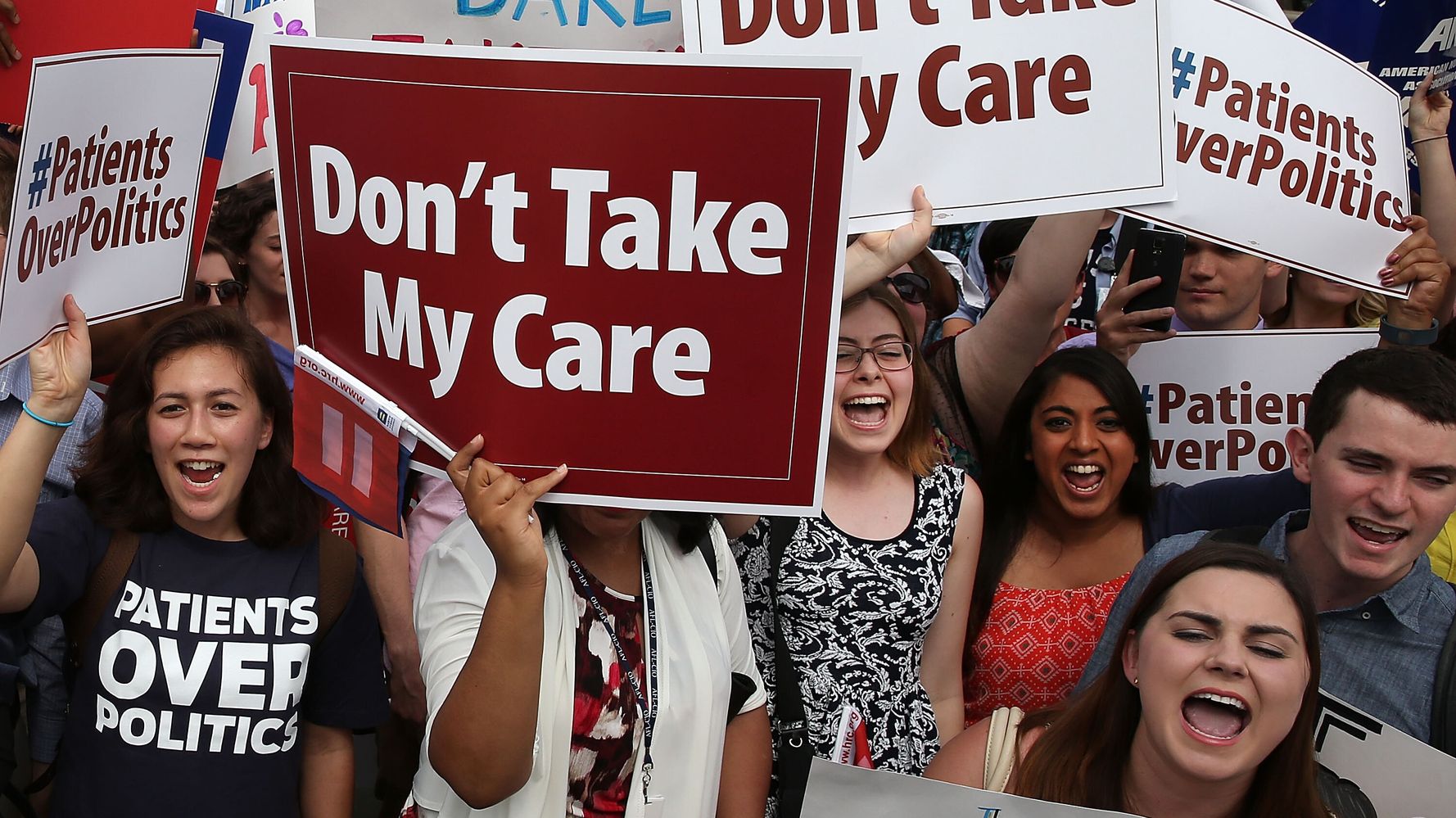 Court Rules Obamacare Mandate Unconstitutional Puts Entire Law At Risk Huffpost Canada Politics