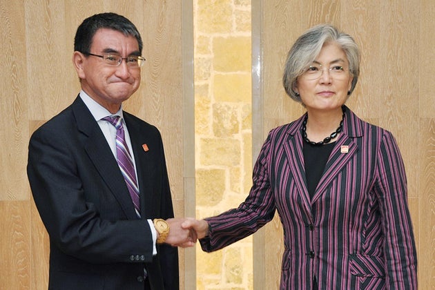 河野太郎外相の腕時計に 金時計 批判 竹製ですが 何か ハフポスト