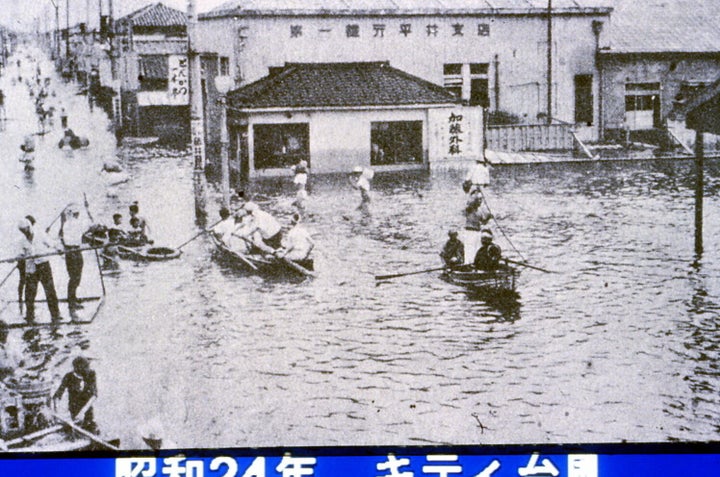 平井駅前が水没したキティ台風（昭和24）