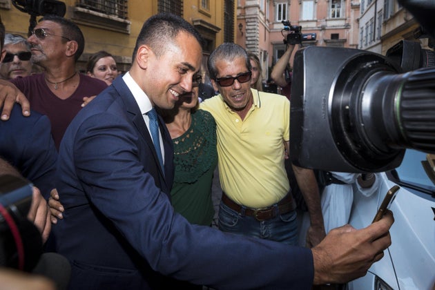 "Con il Pd non vi votiamo più". La base M5s in rivolta