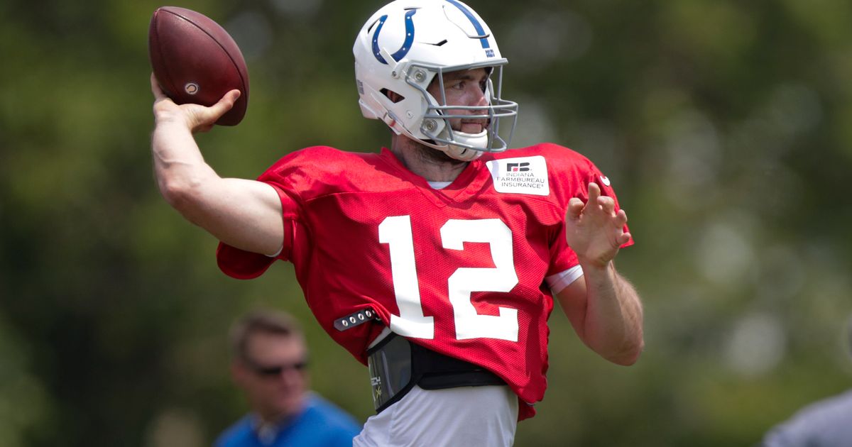 Coach says Colts' Andrew Luck 'doing great' after injury-marred 2015