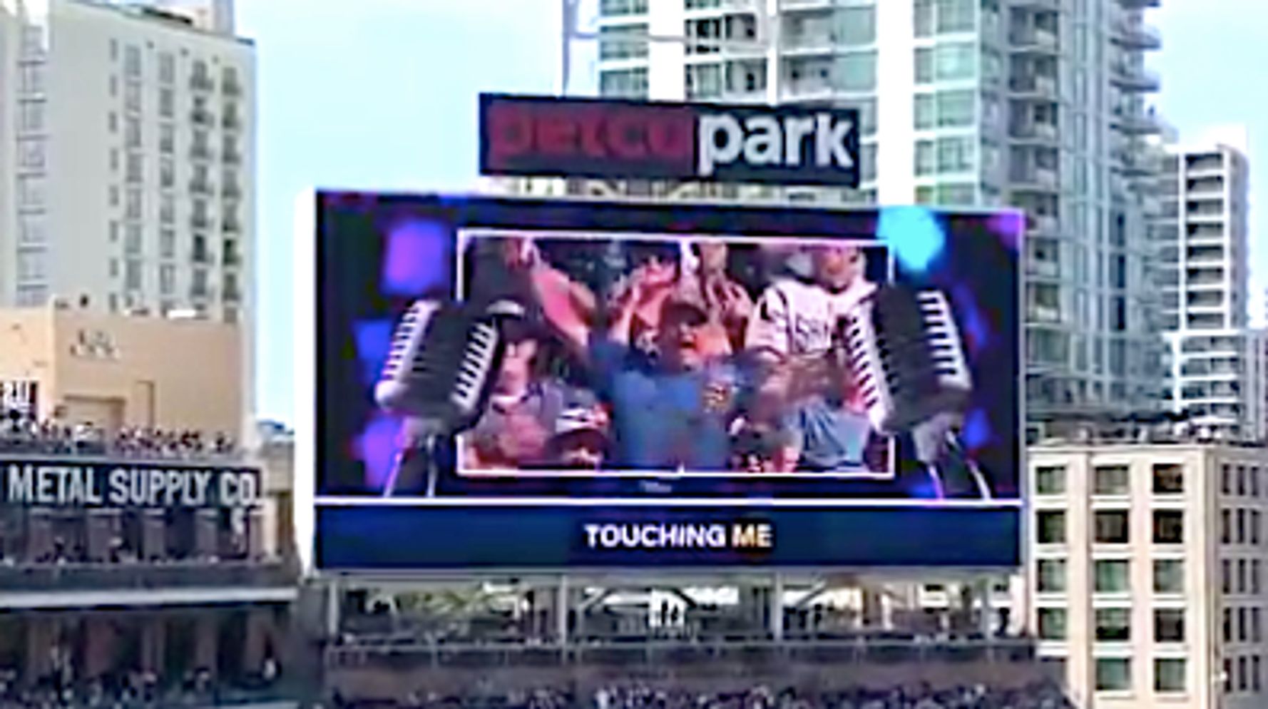 Padres troll Red Sox fans as 'Sweet Caroline' turns into a