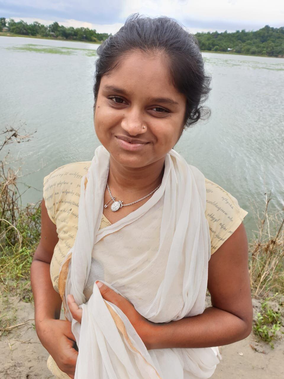 15-year-old Kalpana is uneducated, as she had to discontinue school after landing in a detention camp.