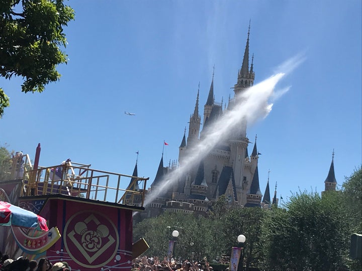 東京ディズニーランドで2018年に実施された夏季イベントの様子