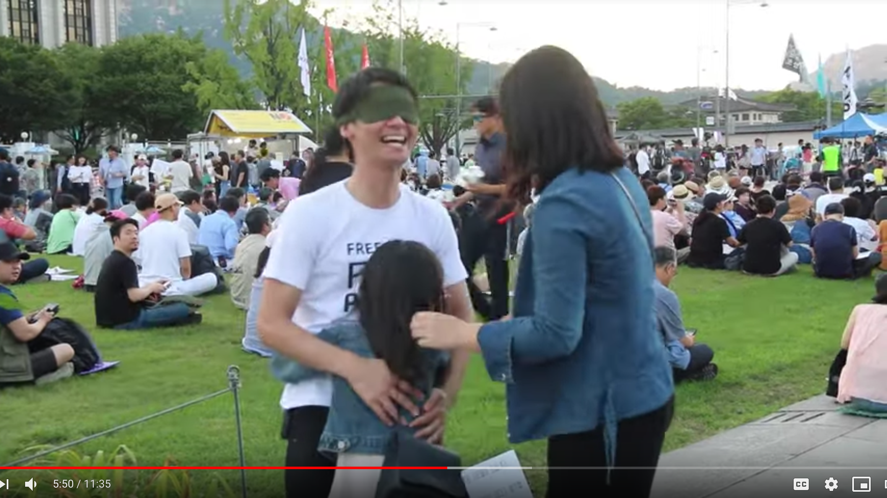 韓国の反日本政府デモで フリーハグを求めた日本人に反響 彼らは日本人を嫌いなわけじゃない ハフポスト