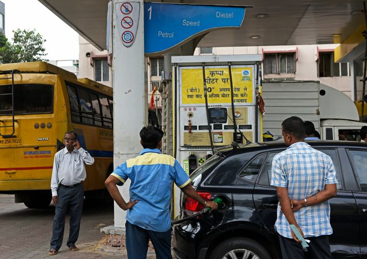 A worker of a petrol pump refills a fuel tank of a car in Kolkata, India on Friday, 05 July, 2019. As per union budget, cess on Petrol, Diesel raised by 1 rupee per litre. Finance Minister of India, Nirmala Sitharaman present the budget of the second Narendra Modi government in the Lok Sabha on July 5, 2019. (Photo by Indranil Aditya/NurPhoto via Getty Images)
