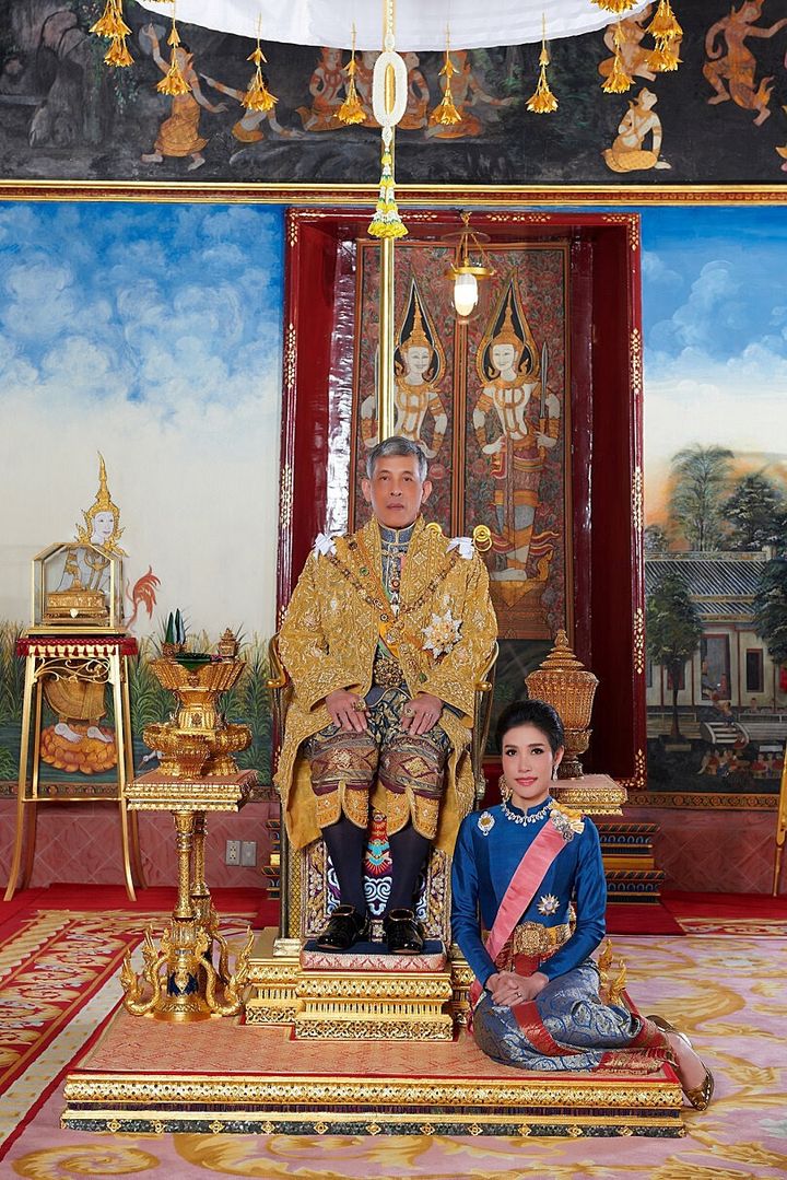 The couple pose at the royal palace 
