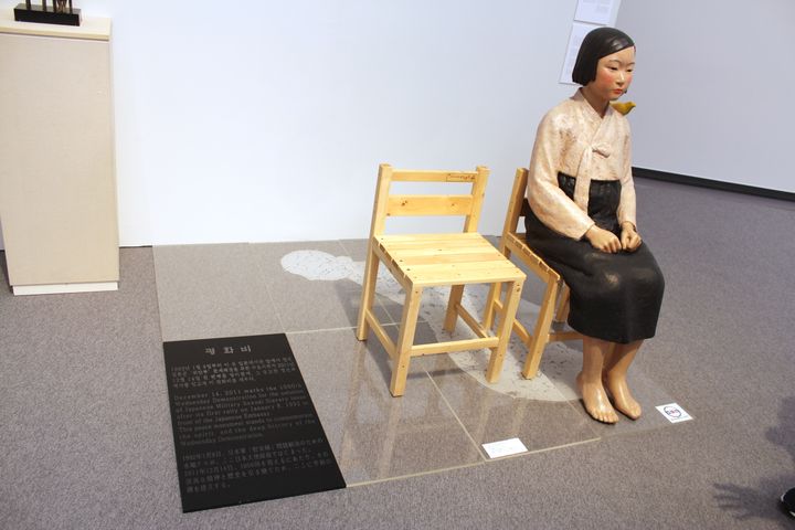 芸術祭に展示された少女像