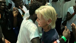 Historión: una enfermera estadounidense se reencuentra en el 'Ocean Viking' con un chico de Darfur al que salvó hace 15