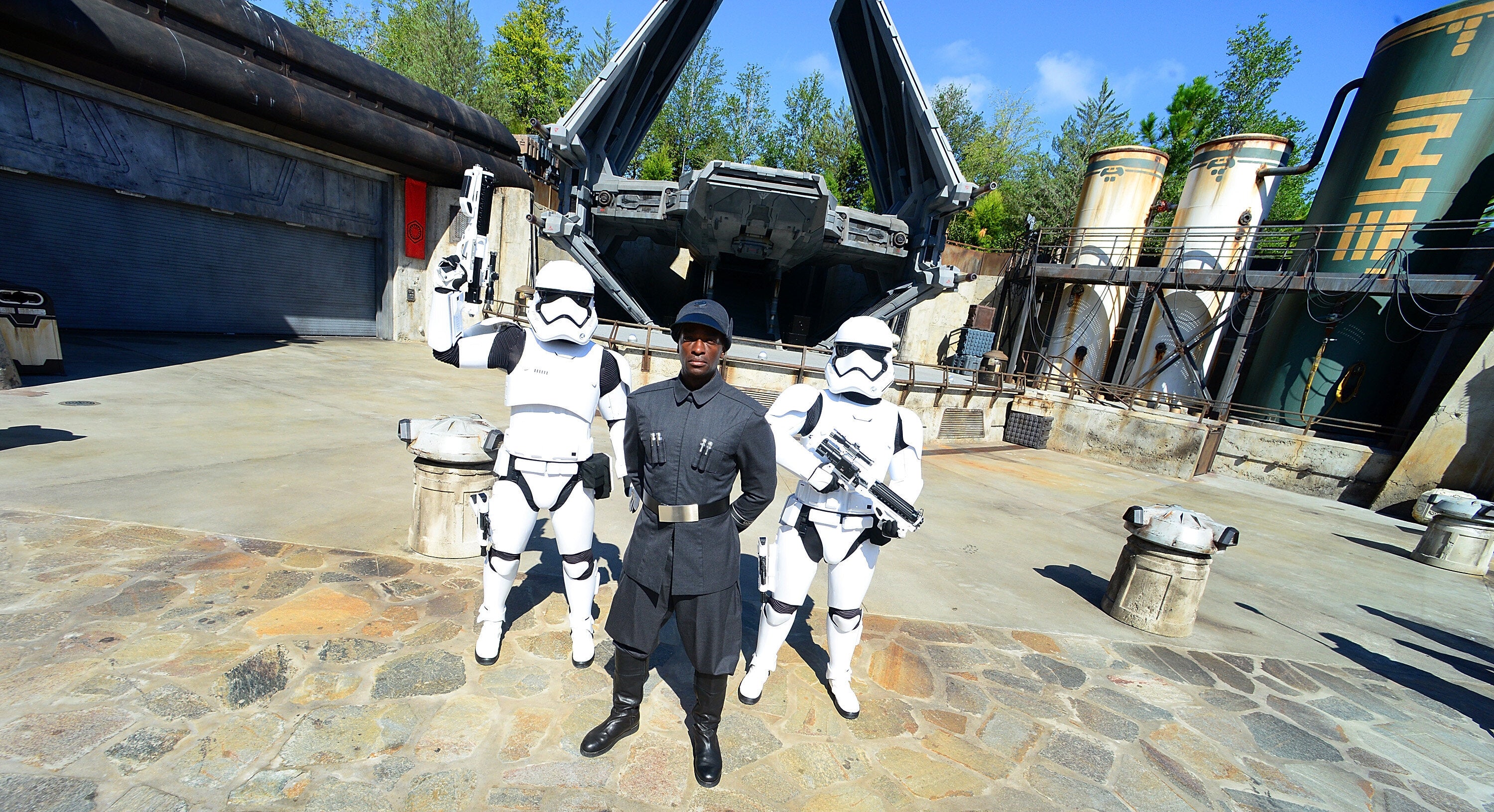 galaxy's edge lightsaber tsa