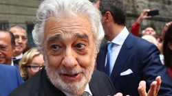 Accusé de harcèlement sexuel, Placido Domingo est boycotté aux États-Unis, mais ovationné en