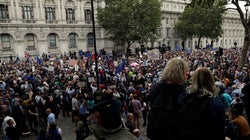 Des milliers de manifestants devant le Parlement britannique contre sa