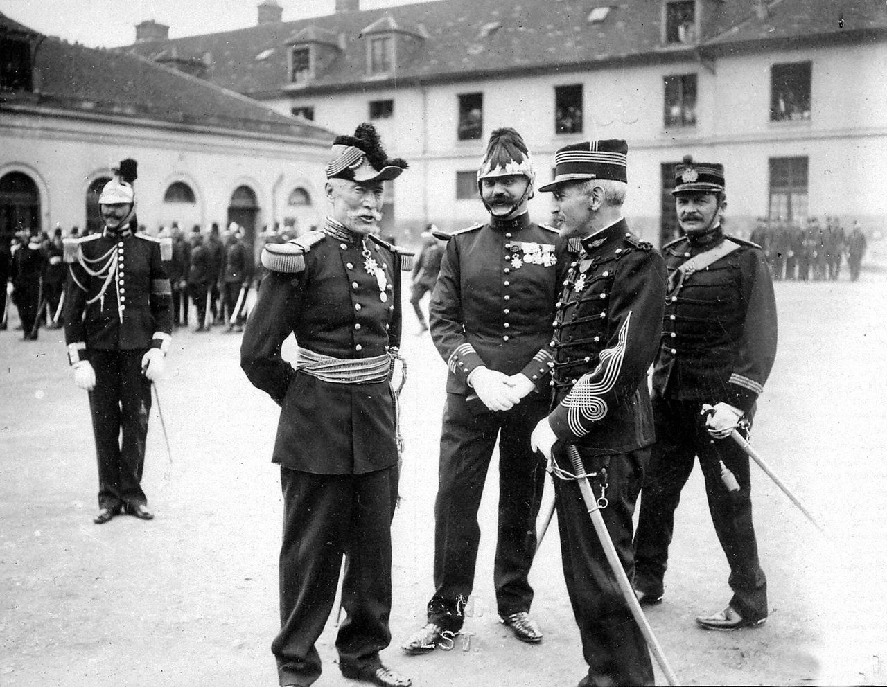 FRANCE - 1916: Dreyfus's rehabilitation after the discount of decorations. The commander Dreyfus speaks to general Gillain and the commander Targe. 1906. RV-324549A. (Photo by Roger Viollet via Getty Images)