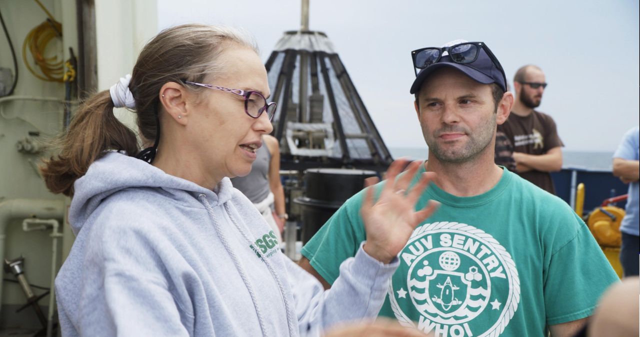 Oceanographer Samantha Joye and deep-sea ecologist Erik Cordes chat aboard the research vessel Atlantis in August 2018.