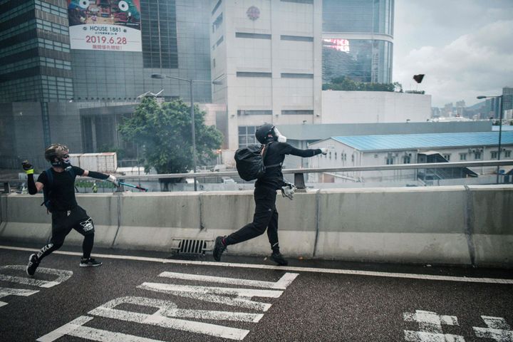 Συγκρούσεις αστυνομίας - διαδηλωτών στο Χονγκ Κονγκ.