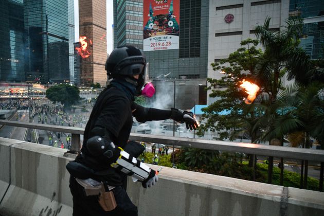 Συγκρούσεις διαδηλωτών - αστυνομίας στο Χονγκ Κονγκ.