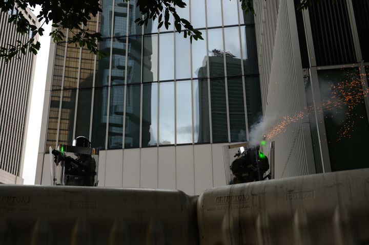 Συγκρούσεις αστυνομίας - διαδηλωτών στο Χονγκ Κονγκ. 
