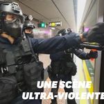 À Hong Kong, cette violente intervention de policiers dans le métro