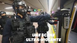 À Hong Kong, cette violente intervention de policiers dans le métro