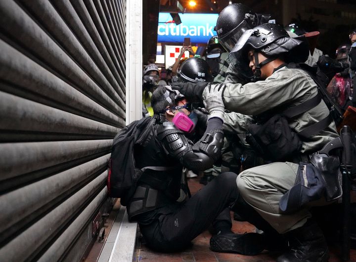 Αστυνομία στους δρόμους του Χονγκ Κονγκ.