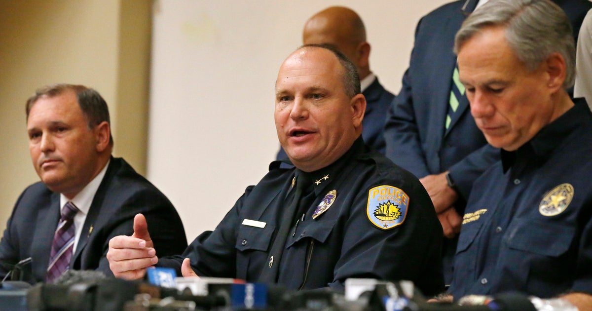 テキサス銃乱射事件、警察はテレビ中継で容疑者の名前を公表せず「彼の行為に、悪名を与えない」