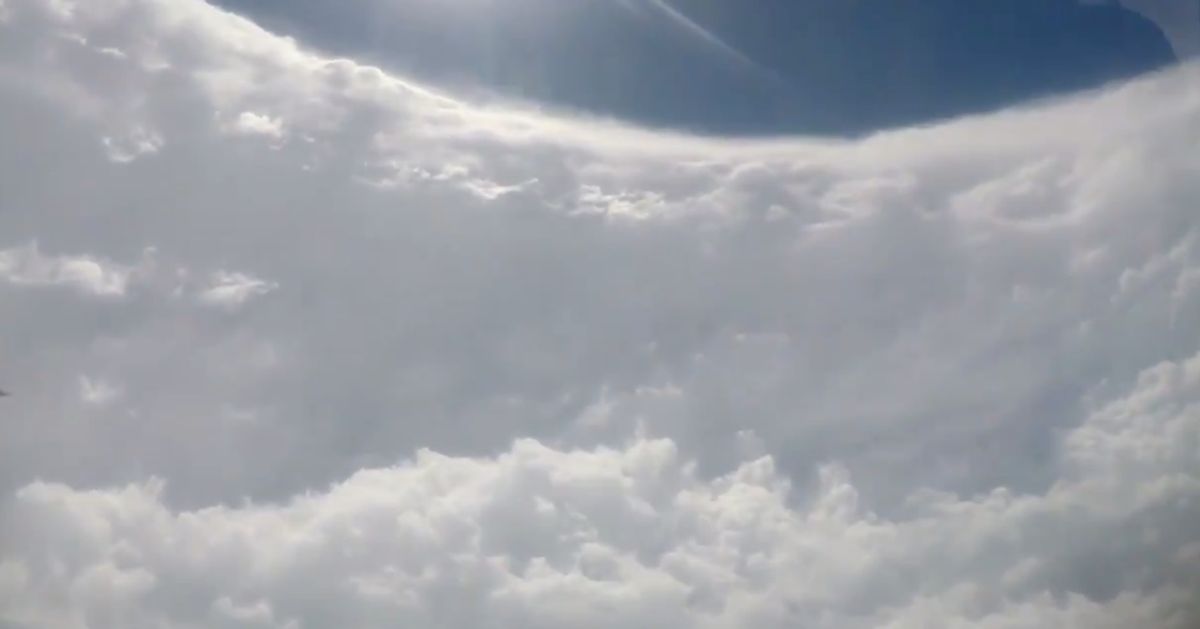 Photo: Inside the Eye of Hurricane Earl - SpaceRef