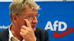 Los ultras rugen, pero Alemania aguanta su tirón y les corta el