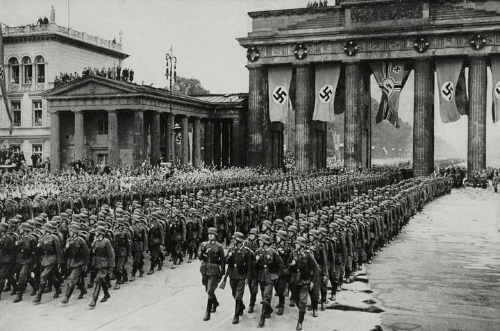 The Berlin division parading in triumph through the Brandenburg Gate, Berlin, Germany, World War II, from L'Illustrazione Italiana, Year LXVII, No 30, July 28, 1940.