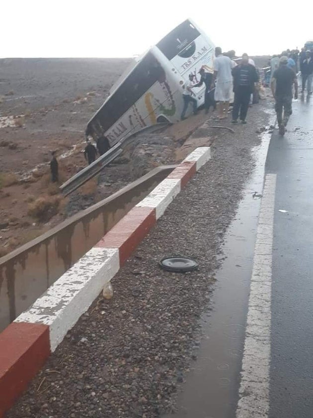 Ouarzazate: Une collision entre un autocar et une voiture fait un mort et 6 Ouarzazate: Une collision entre un autocar et une voiture fait un mort et 6